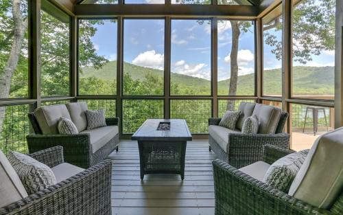 Big Canoe Casa | Field of Stars - Custom finishes gorgeous lake views games more