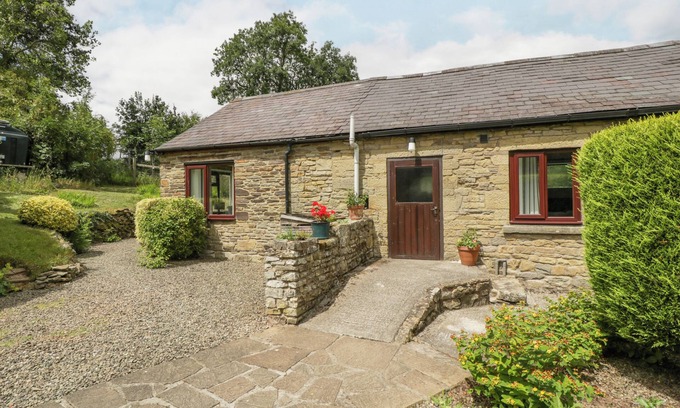 Mortimers Cross Cabaña | FIELDFARE, pet friendly, character holiday cottage in Kingsland