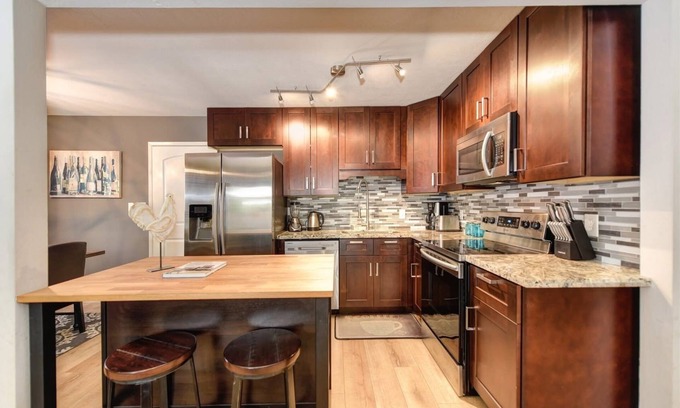 Southeastern Sacramento Casa | FieldOnBlue Large Yard Grill, Garage, close to Downtown, Golden One, UC Davis