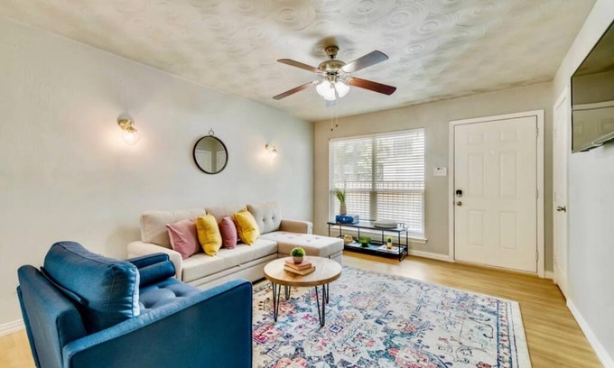 Old East Dallas Apartamento | FIFA Ready Urban Relaxation 2 BR Apartment