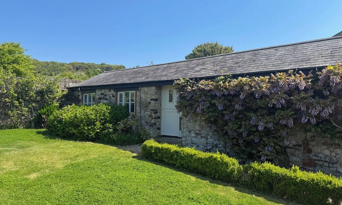 Newport Cabaña | FIG COTTAGE, pet friendly, character holiday cottage in Brighstone