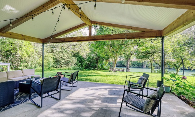 Seguin Casa | Fika on The Guadalupe- a charming RIVERFRONT retreat that sleeps 13.