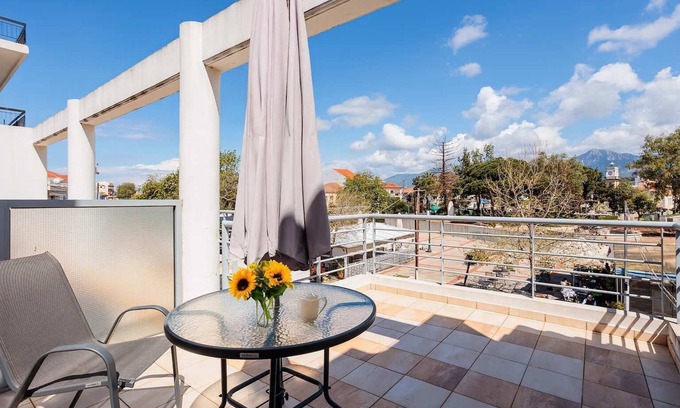 Filiatra Apartamento | Filiatra Cozy Central Gem with Balcony