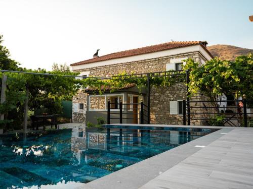 Albanian Riviera Apartamento | FILIPPOS Traditional Villa-2 luxury Apartments whith Exclusive Pool & Garden Views