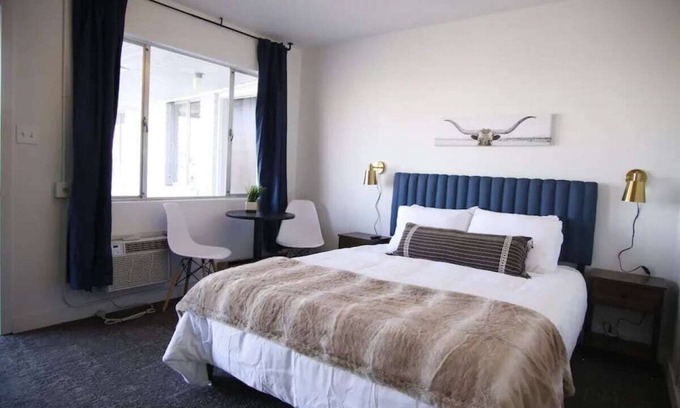 Fillmore Apartamento | Fillmore Lodge: Cute Queen Room at Special Rate!