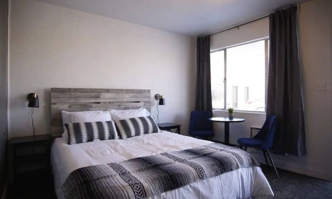 Fillmore Apartamento | Fillmore Lodge: Private Queen Room, Lowest Price!