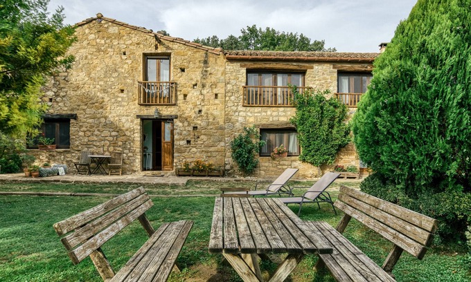Sant Ferriol Villa | Finca "Can L'Hospitalet" con piscina privada, terrazas privadas y Wi-Fi
