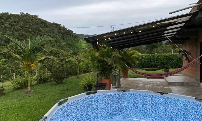 San Rafael Casa | Finca con piscina en San Rafael a 1 minuto del rio con Wifi para 6 a 12 personas