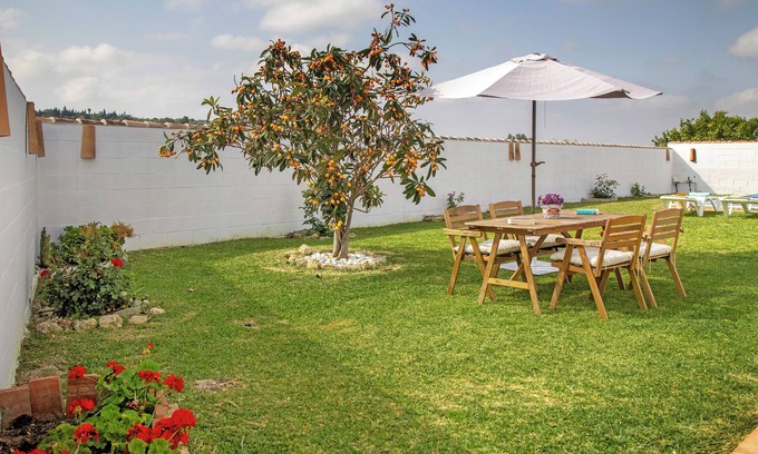Arcos de la Frontera Casa | Finca El Campo que admite mascotas con aire acondicionado, terraza y jardín
