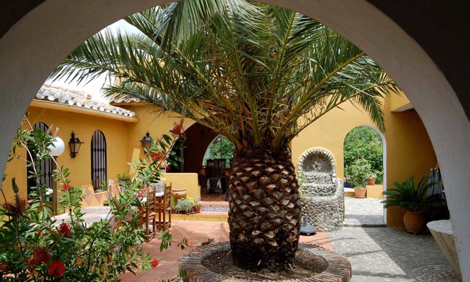 Comares Villa | Finca La Loma con auténtico patio andaluz y mucha paz y tranquilidad.