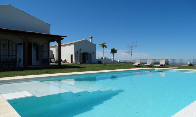 Arcos de la Frontera Cabaña | FINCA LAS ENCINILLAS. Espectaculares vistas, piscina y wifi
