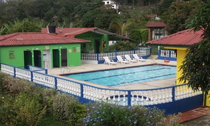El Colegio Casa | Finca Las Orquideas Mesitas del Colegio