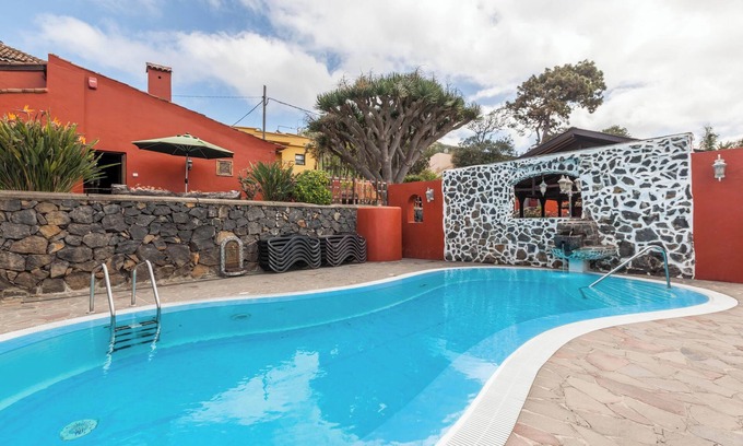 Tacoronte Villa | Finca "Los Viñedos Casa Rural" con vistas al mar, piscina compartida, Wi-Fi, terraza y jardín