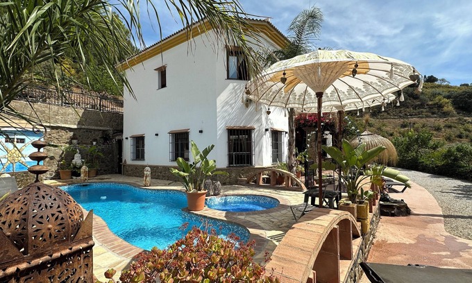 Sayalonga Villa | Finca Arrijana Padre Sol