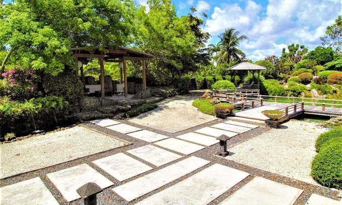Homestead Casa | Find Peace - Bird Tiny House in Japanese Garden