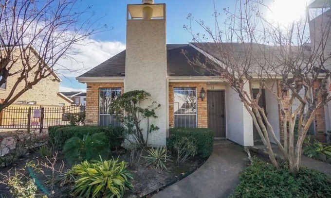 Woodlake - Briar Meadow Casa | "Find you Inner Zen--in the heart of Houston"