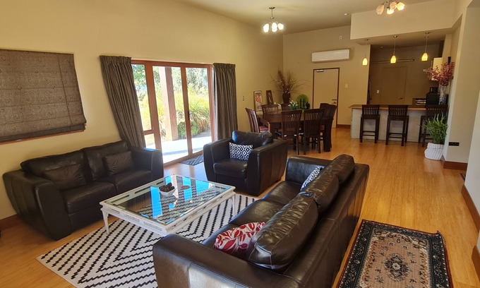 Timaru Cabina | Find your stay peaceful and comfortable with luxury. Kids friendly