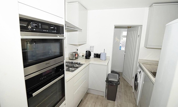 Manchester Casa | Fine 3-bed House in Manchester for up to 6 People