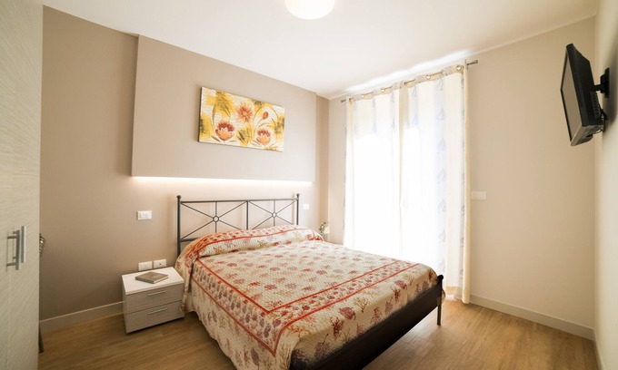 Cupra Marittima Apartamento | Finely furnished apartment a stone's throw from the sea with swimming pool, gym, WiFi