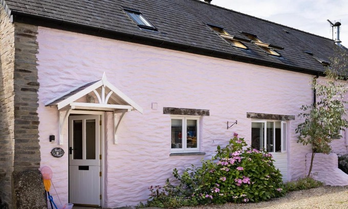 Eglwyswrw Casa | Finest Retreats - Berry Cottage - 4 Bedroom, Pet-Friendly Cottage Sleeping 8