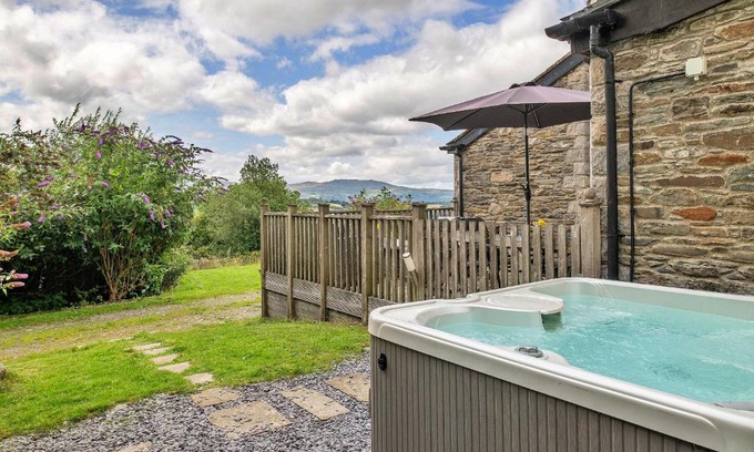 Eglwysbach Casa | Finest Retreats - Hilltop Haven