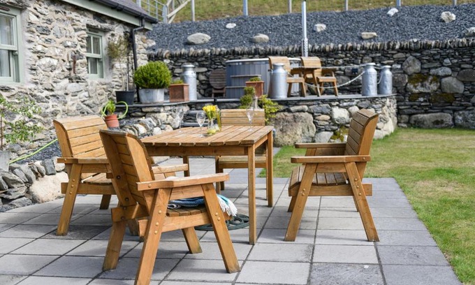 Llandrillo Casa | Finest Retreats - Moelis Granary - Luxury Cottage with Hot Tub