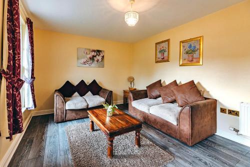 Eaton Mascott Casa | Finest Retreats - Netley Hall - Rose