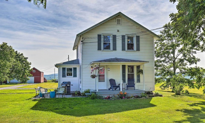 Hector Casa | Finger Lakes Farm Retreat: Walk to Wineries!
