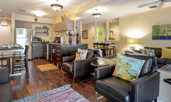 Truman Annex Cabaña | Finn Key by Avantstay w/ Covered Patio & Shared Pool! Week Long Stays Only