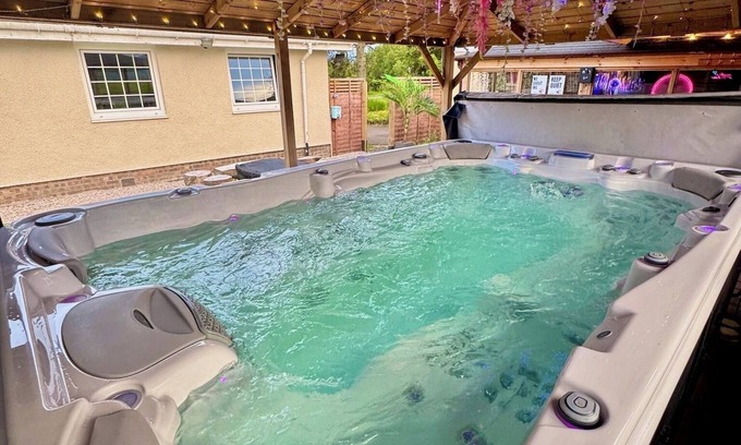 Saddell Casa | FINN VILLAGE Mountain View Cottage Garden & XXL HOT TUB