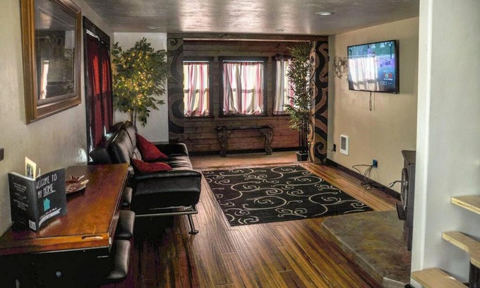 Bloomington Casa | Fiore del Lago - Cozy Farmhouse near Bear Lake - Pet Friendly!
