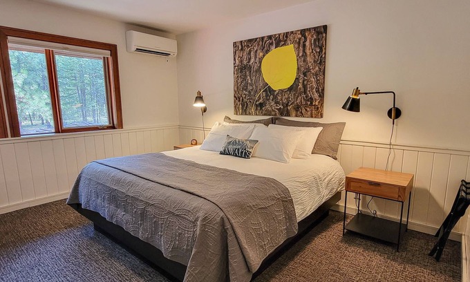 Mazama Casa | Fir - king bedroom with couch at The Inn At Mazama