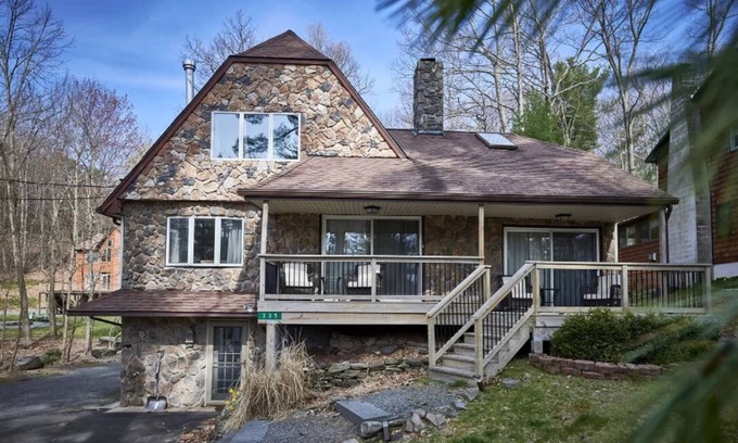 Lakeville Casa | Fire Pit, Babbling Brook, Poker & Foosball at this 3br+ home