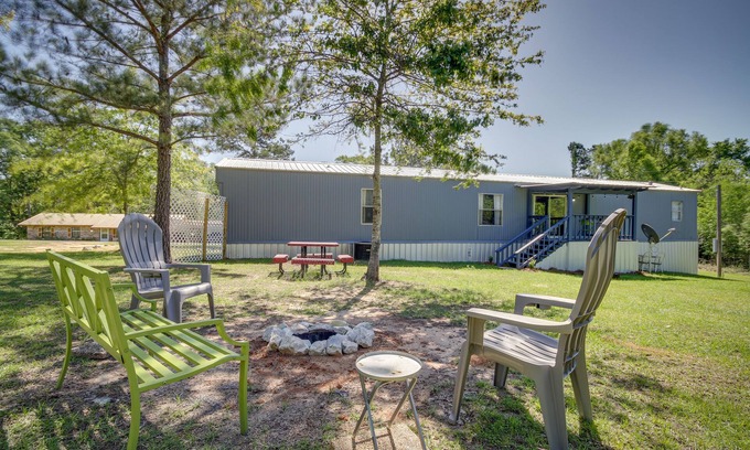 Newhebron Casa | Fire Pit + Deck: Peaceful Silver Creek Retreat