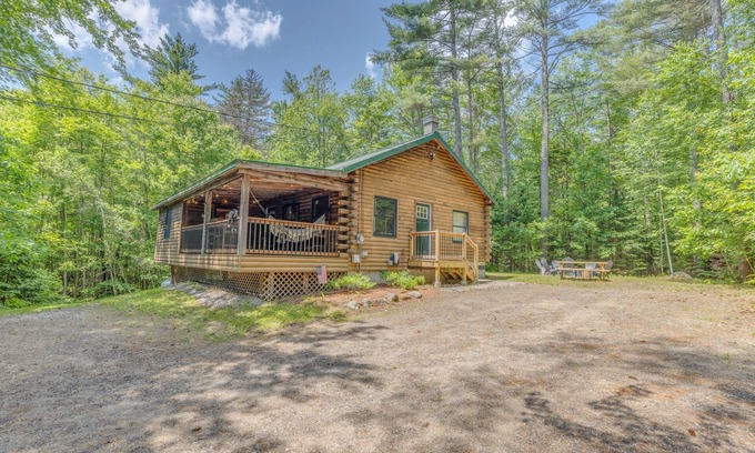 Thornton Cabina | Fire Pit + Gym + Arcade + Private Log Cabin + EV Charger