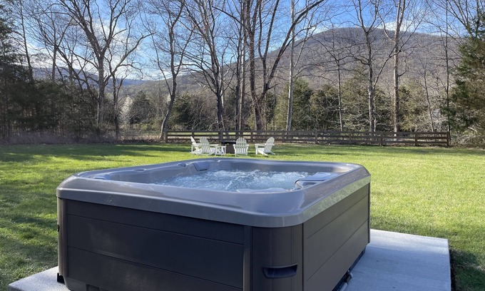 Nellysford Casa | Summer Fun! Game Room+Fire Pit+Hot Tub in spacious family-friendly house