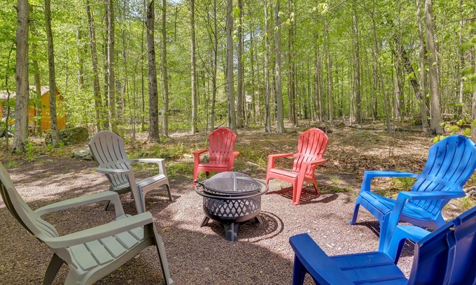 Thornhurst Casa | Fire Pit, Kayak & Gas Grill: Pocono Lake Home!