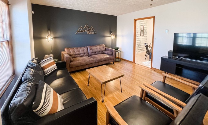 Bluewell Casa | Fire Pit 🔹Private Bedrooms 🔹5 miles to Trail 🔹Garage