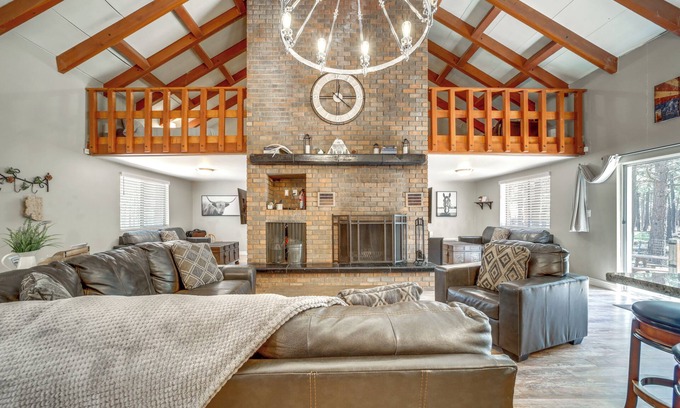 Heber Cabina | Fire Pit & Grill: Spacious 'Forest Lakes Chalet'