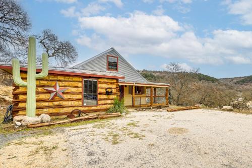 Tarpley Casa | Fire Pit, Views Peaceful Texas Hill Country Cabin