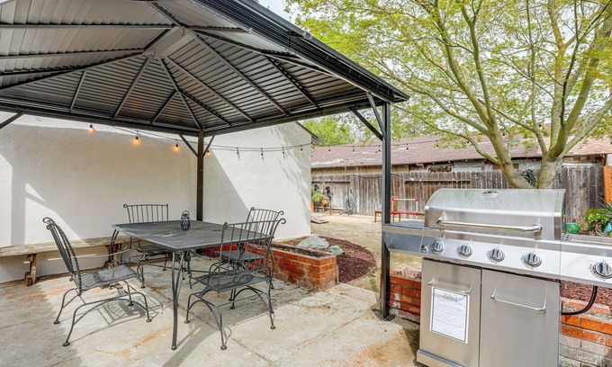 Clarksburg Cabaña | Fire Pit & Yard Games: Inviting Clarksburg Cottage