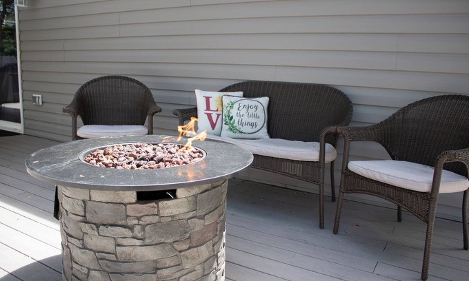 Town of Jerusalem Cabaña | Fire Table, Lg Backyard & Deck, 3BDR Cottage, Penn Yan