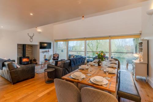 Cirencester Casa | Firecrest
