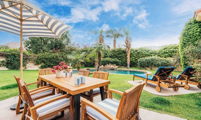 La Quinta Cove Cabaña | Firefly by Avantstay Spacious Backyard w/ Pool& Hot Tub!