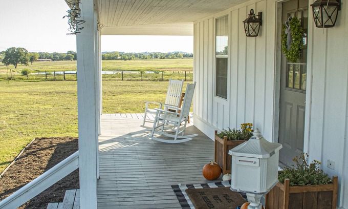 Brenham Otro | Firefly Farms - Farmhouse