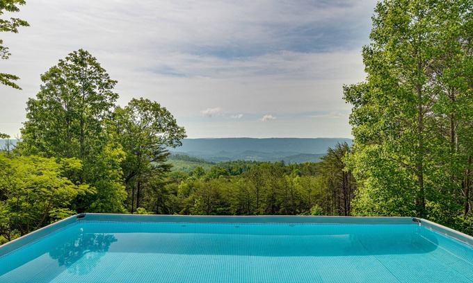 Trenton Casa | Firefly Mountain Top Retreat with a pool!