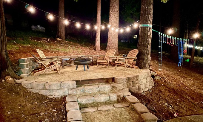 Pollock Pines Cabina | FirePit~Horseshoes~King Bed~Near Lake, Wine, Farms
