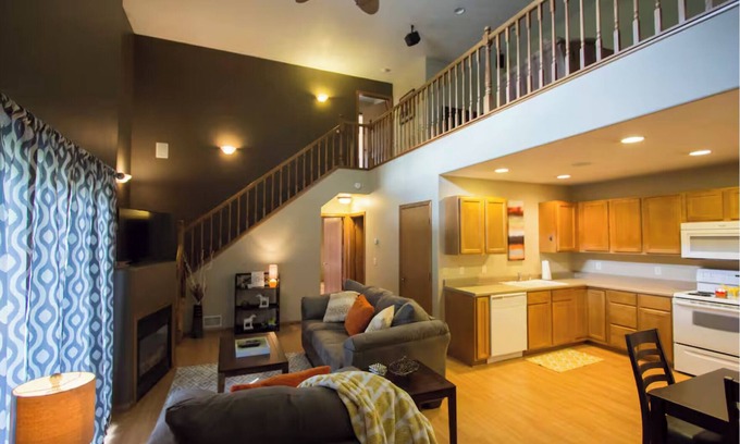 Sioux Falls Apartamento | Fireplace|2Bed2Bath|LoftLivingArea|Garage