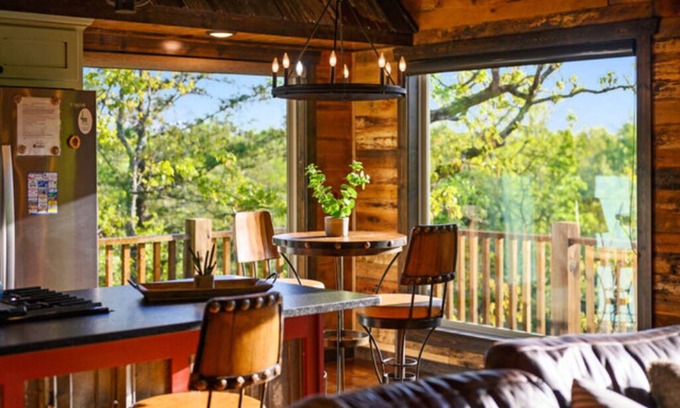 Ringold Cabina | Fireplaces, hot tub, romantic cabin perfect for a honeymoon or a getaway for two