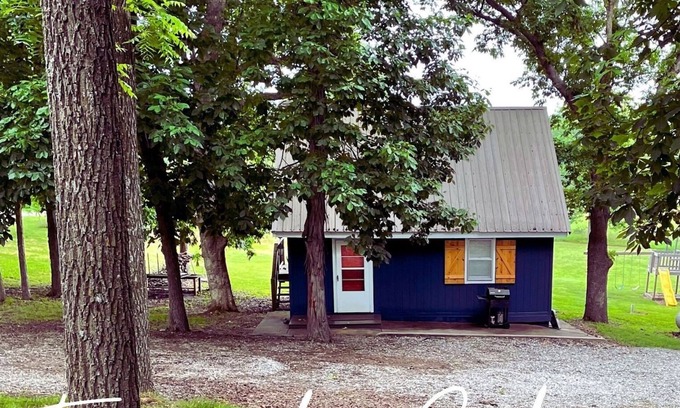 Deepwater Casa | Cabin on Truman Lake. Fishing, hunting, or boating. Bring the family and enjoy!
